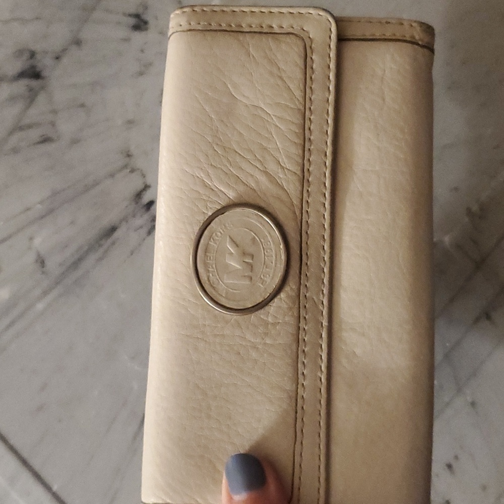 Michael kors wallet